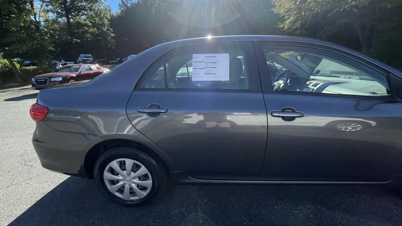 Toyota Corolla LE 4-Speed AT 2011