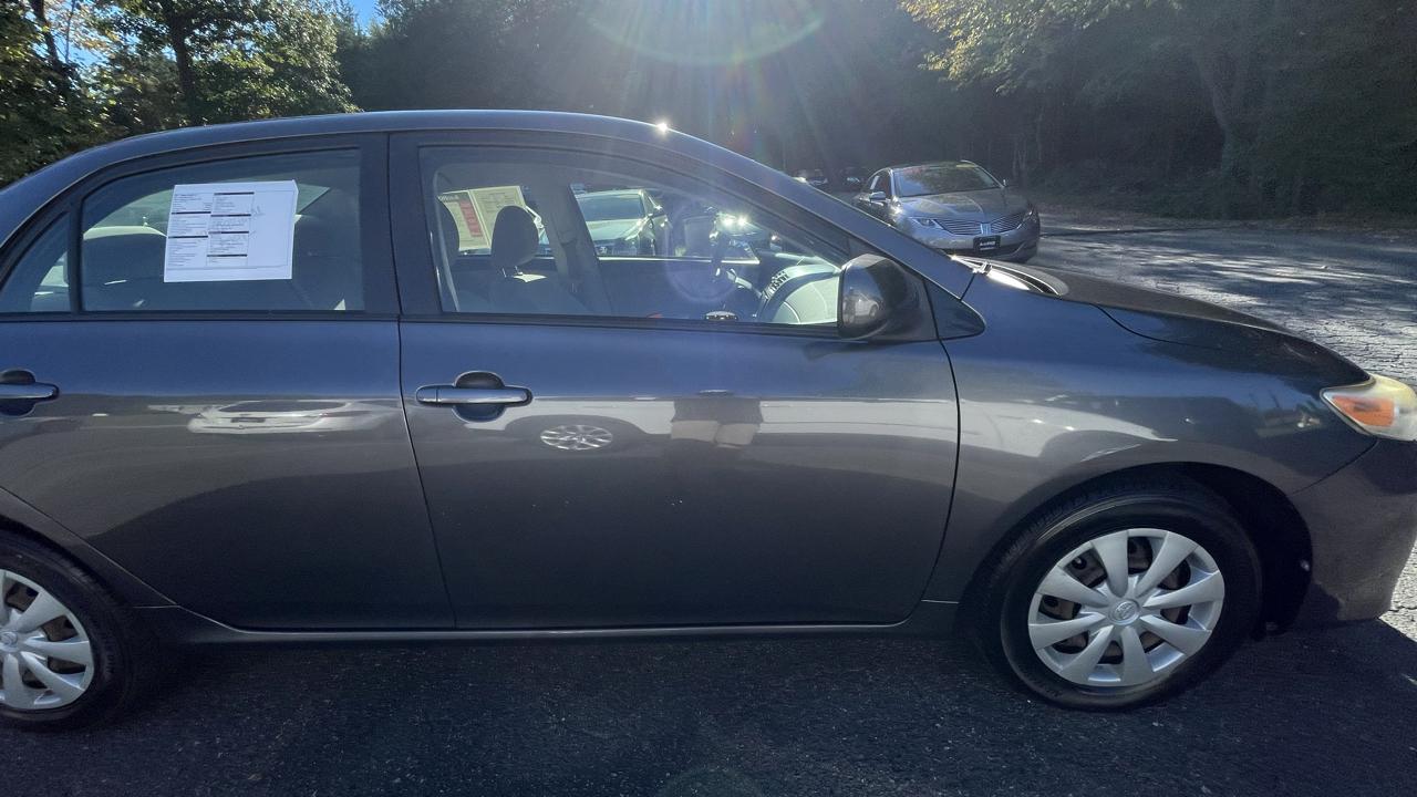 Toyota Corolla LE 4-Speed AT 2011