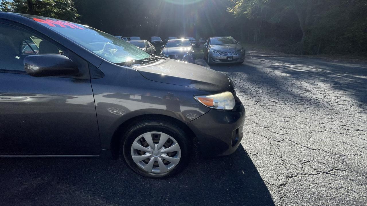 Toyota Corolla LE 4-Speed AT 2011