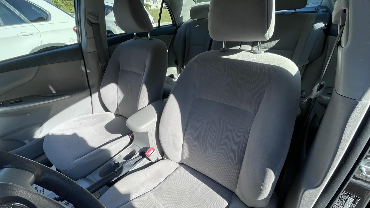 Toyota Corolla LE 4-Speed AT 2011