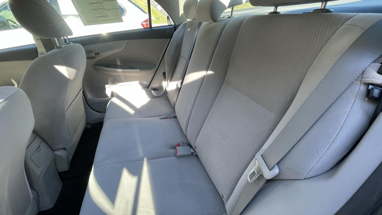 Toyota Corolla LE 4-Speed AT 2011