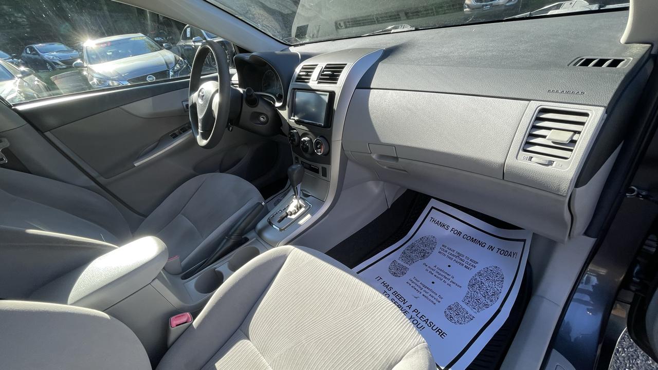 Toyota Corolla LE 4-Speed AT 2011