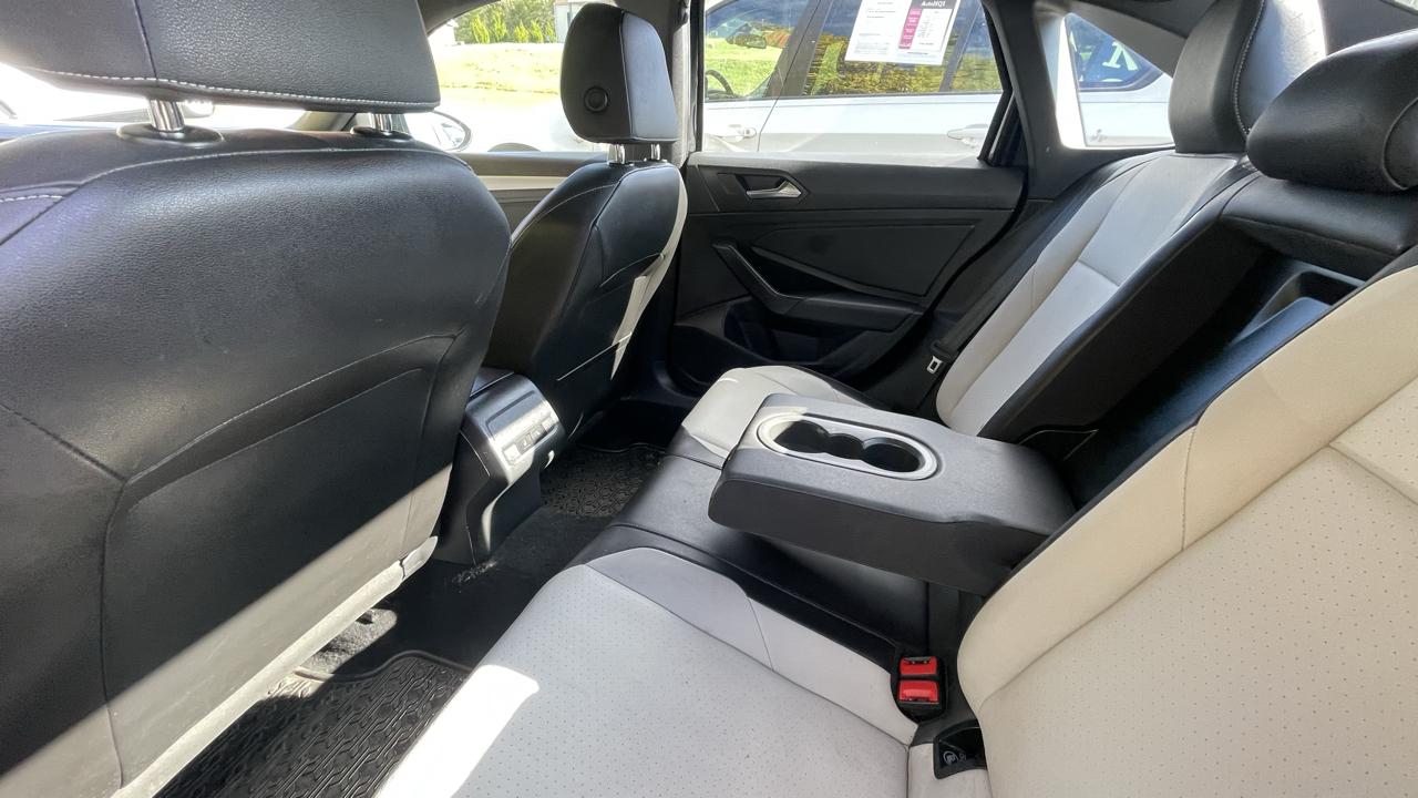 Volkswagen Jetta 1.4T R-Line 8A 2019
