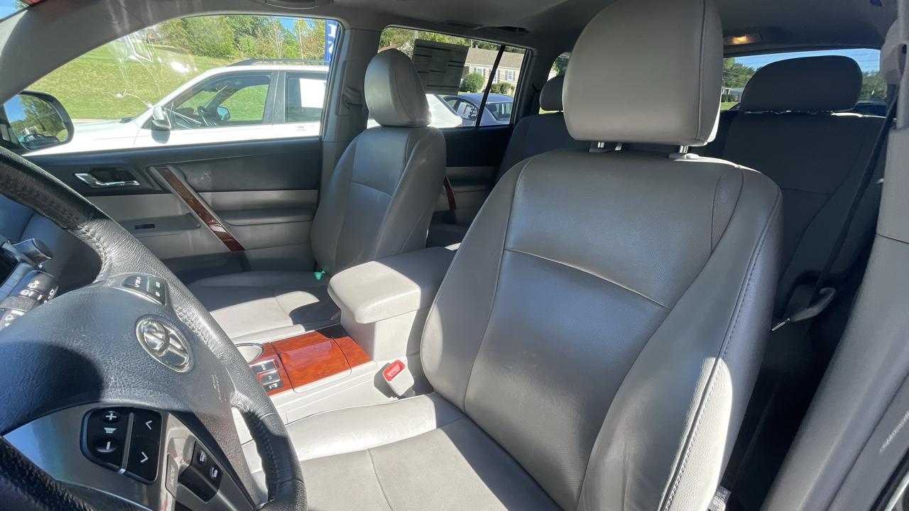 Toyota Highlander Limited 4WD 2011