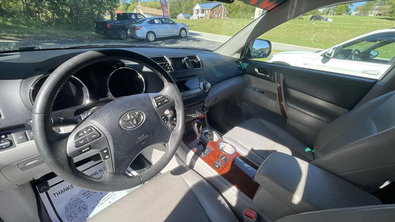 Toyota Highlander Limited 4WD 2011