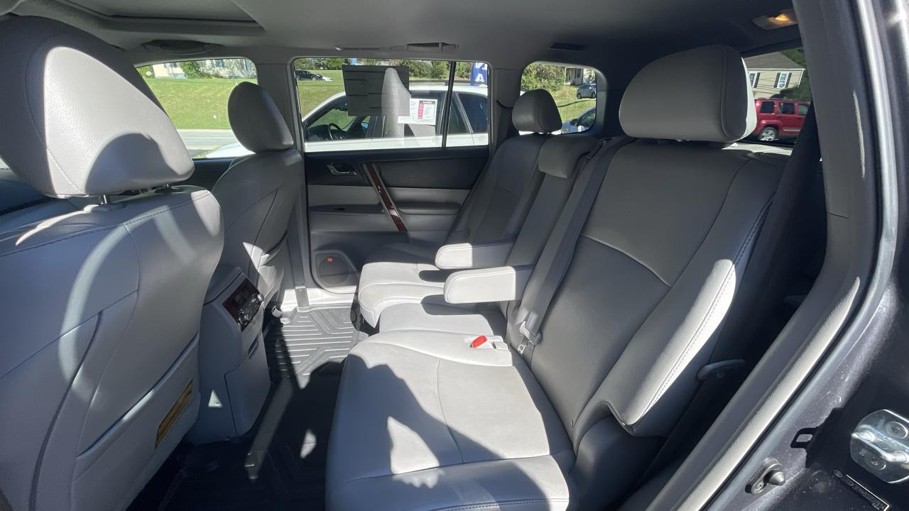 Toyota Highlander Limited 4WD 2011