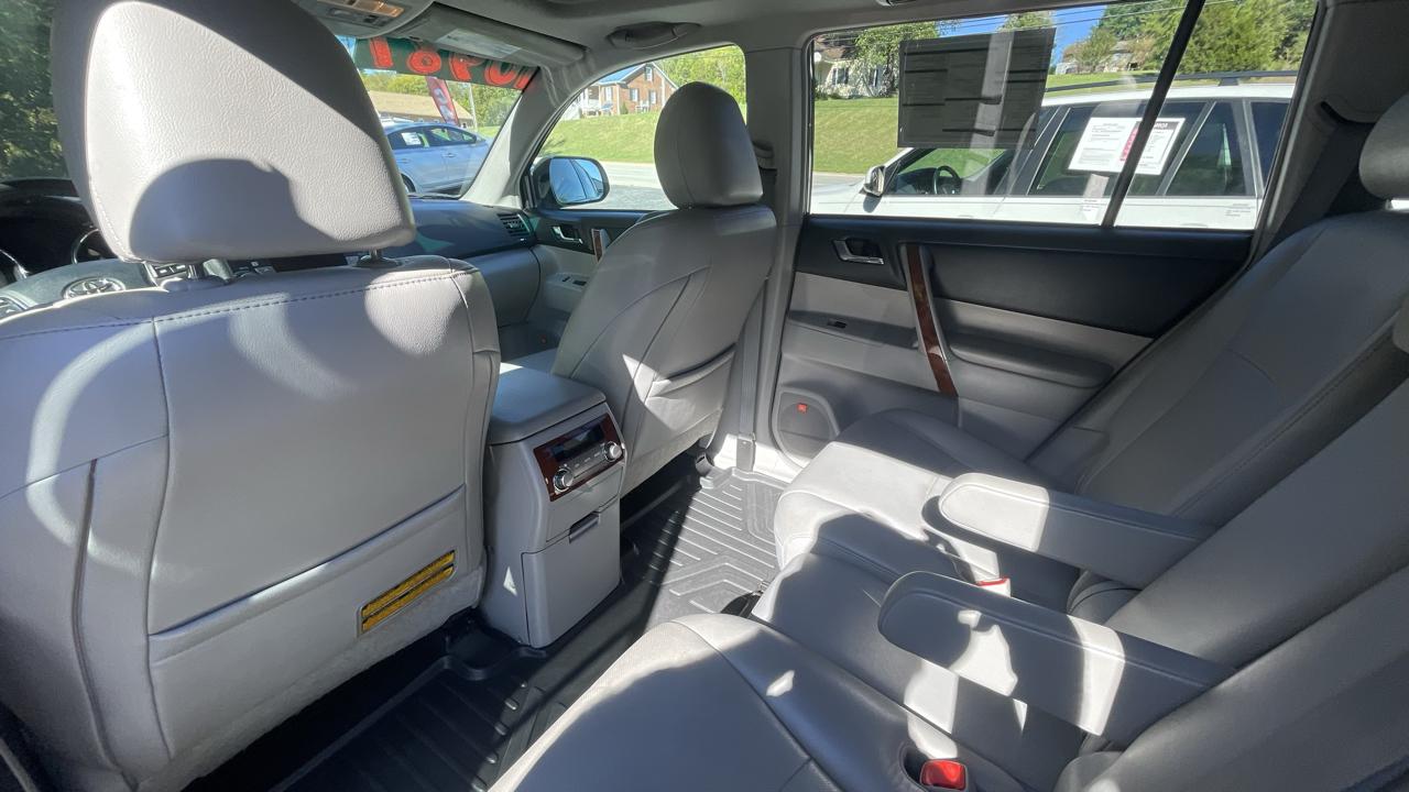Toyota Highlander Limited 4WD 2011