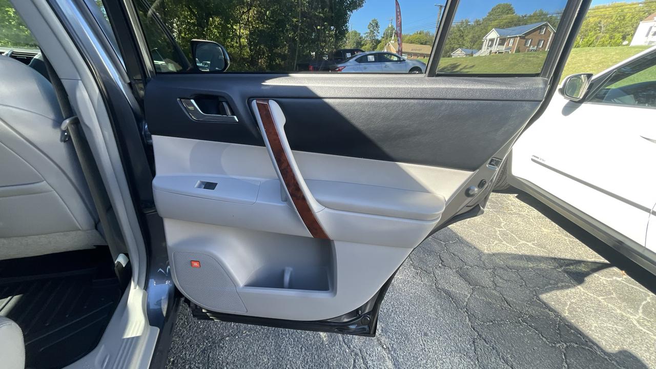 Toyota Highlander Limited 4WD 2011