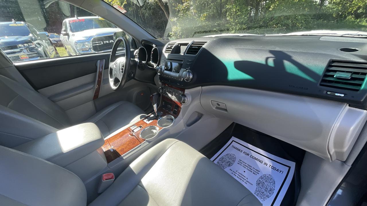Toyota Highlander Limited 4WD 2011