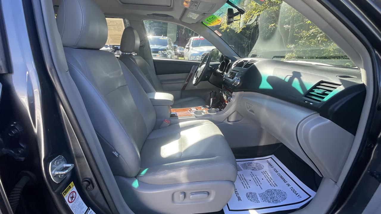 Toyota Highlander Limited 4WD 2011