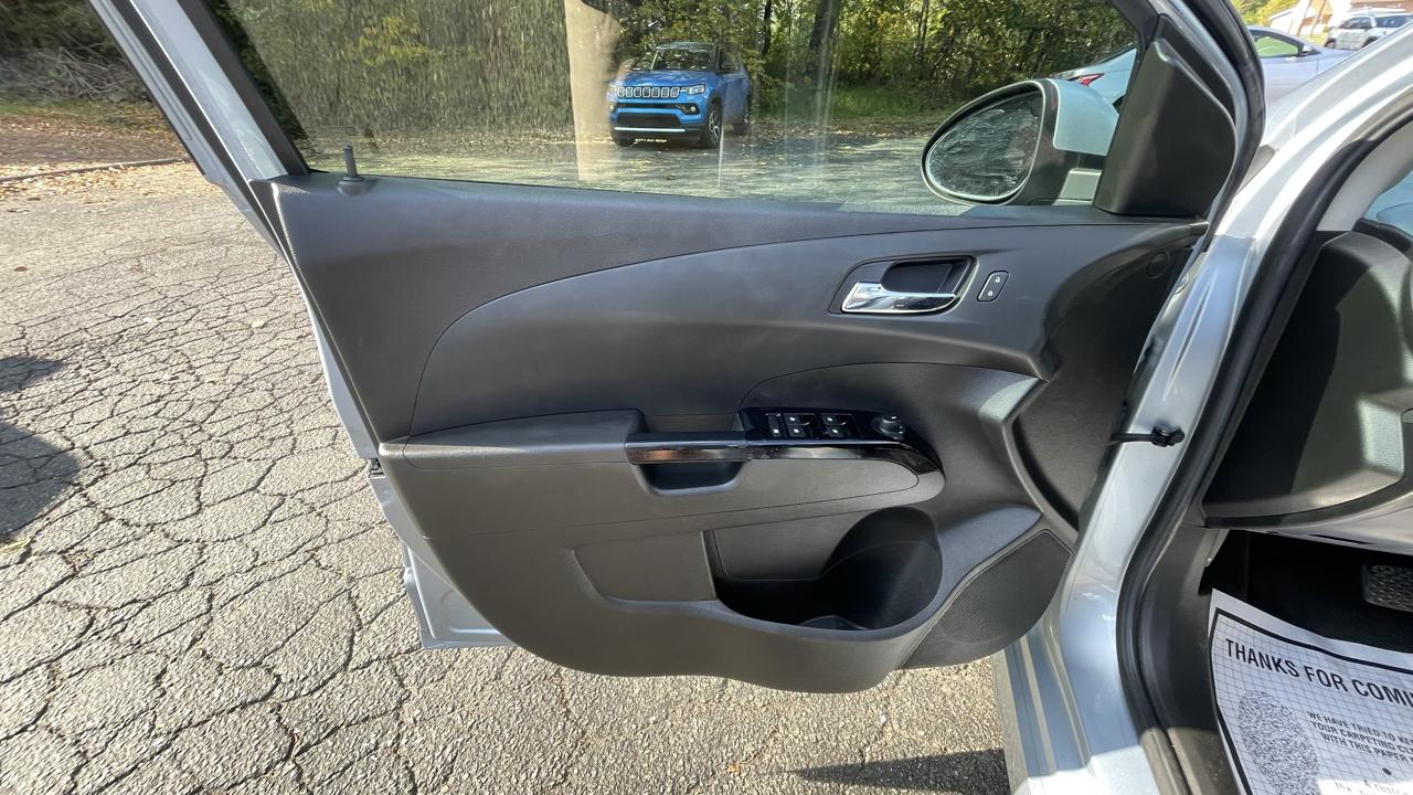Chevrolet Sonic LT Auto 5-Door 2017