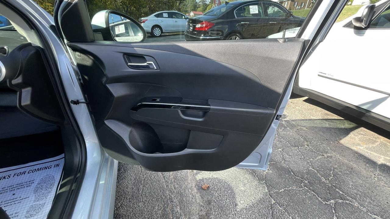 Chevrolet Sonic LT Auto 5-Door 2017