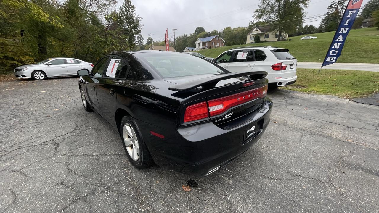Dodge Charger SE 2012
