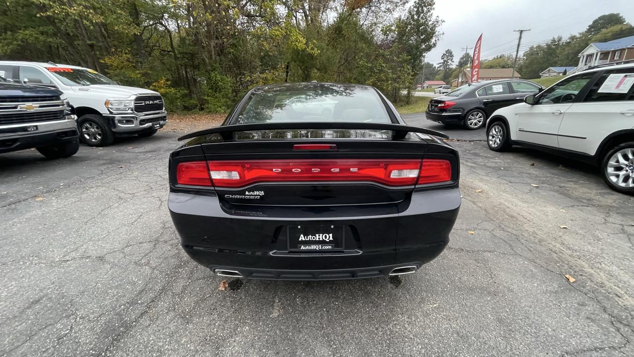 Dodge Charger SE 2012