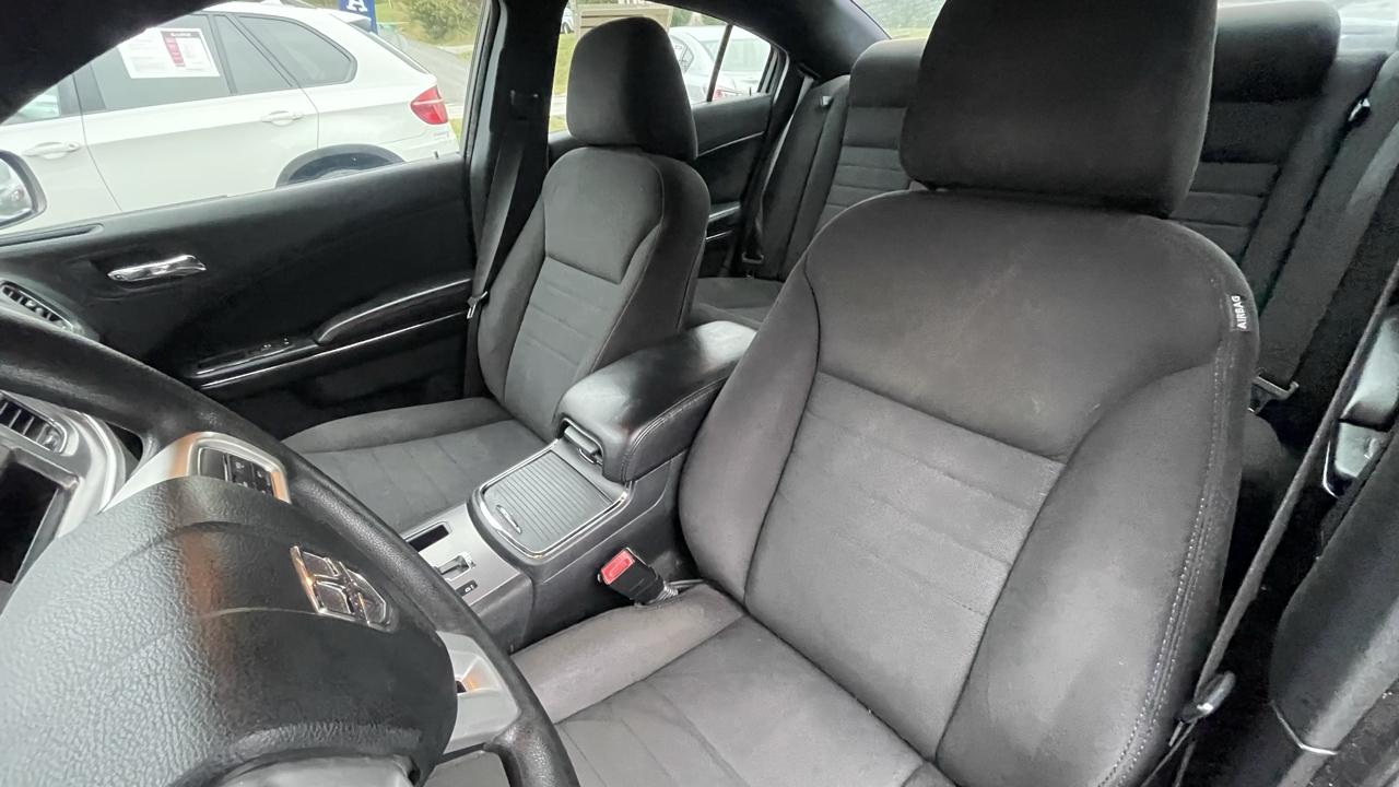 Dodge Charger SE 2012