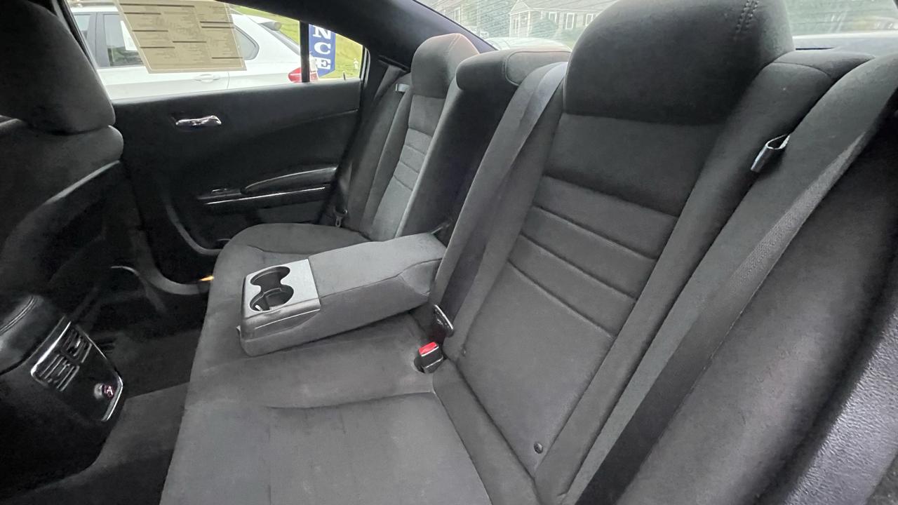 Dodge Charger SE 2012