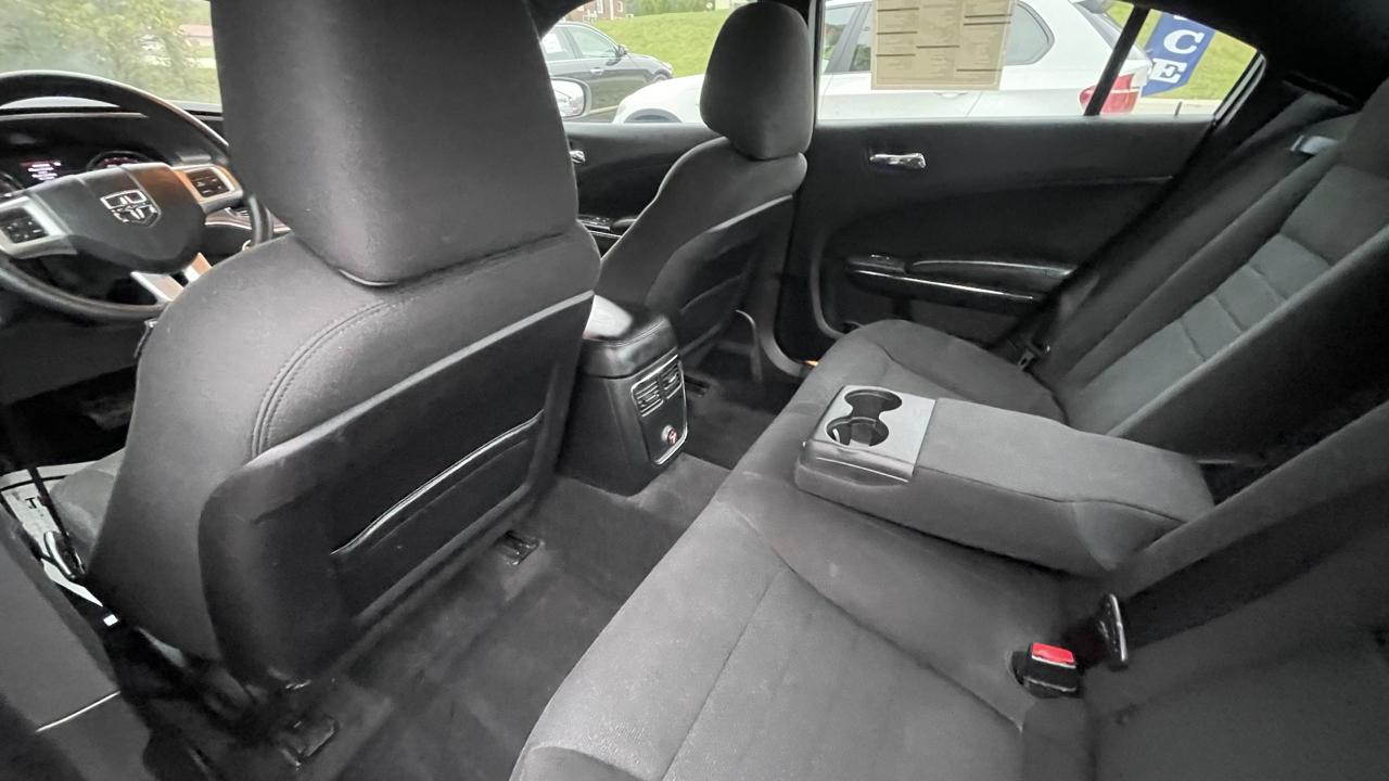 Dodge Charger SE 2012