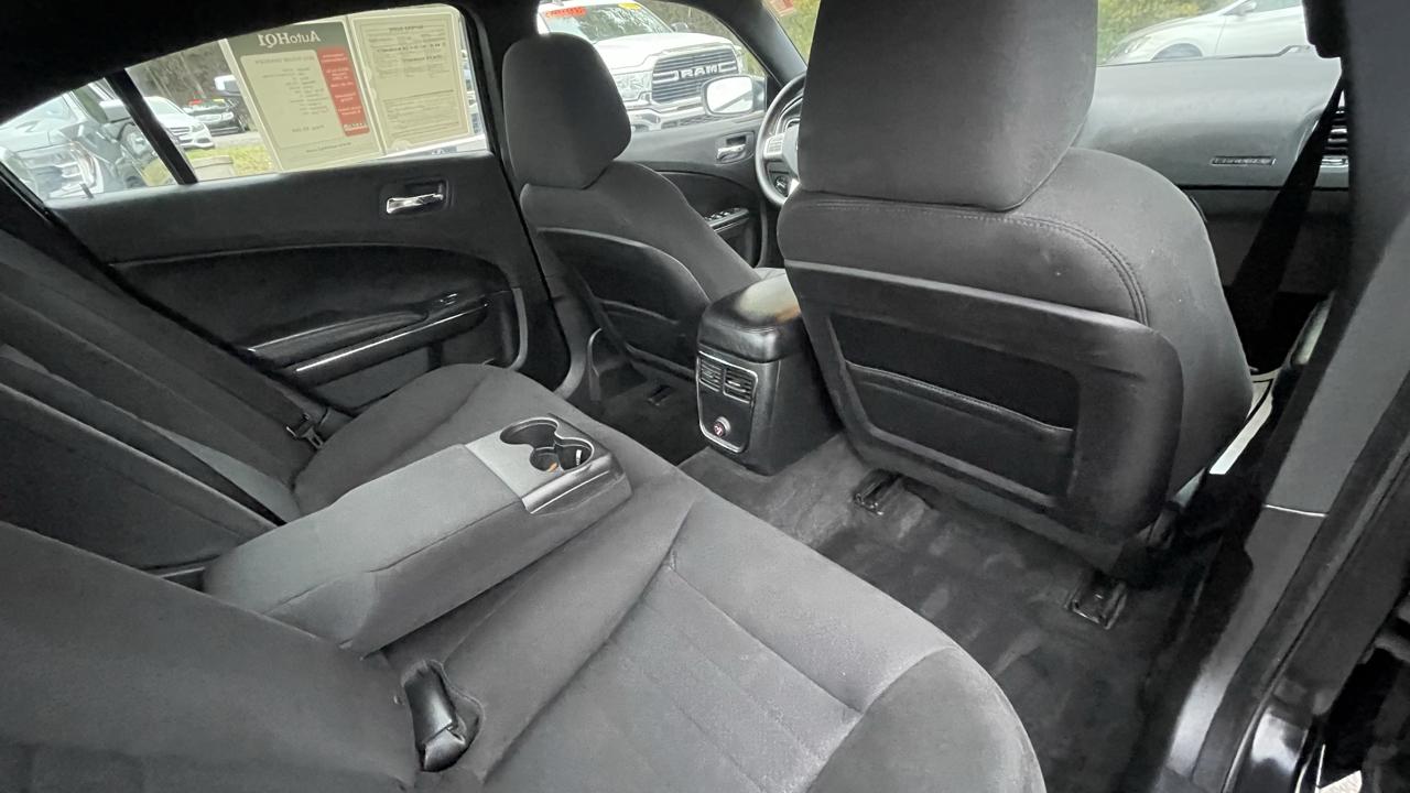 Dodge Charger SE 2012