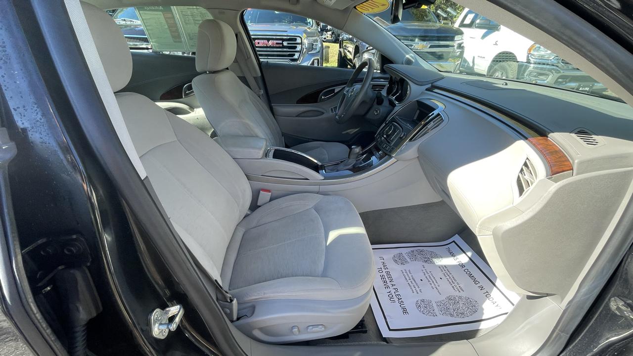 Buick LaCrosse CX 2010