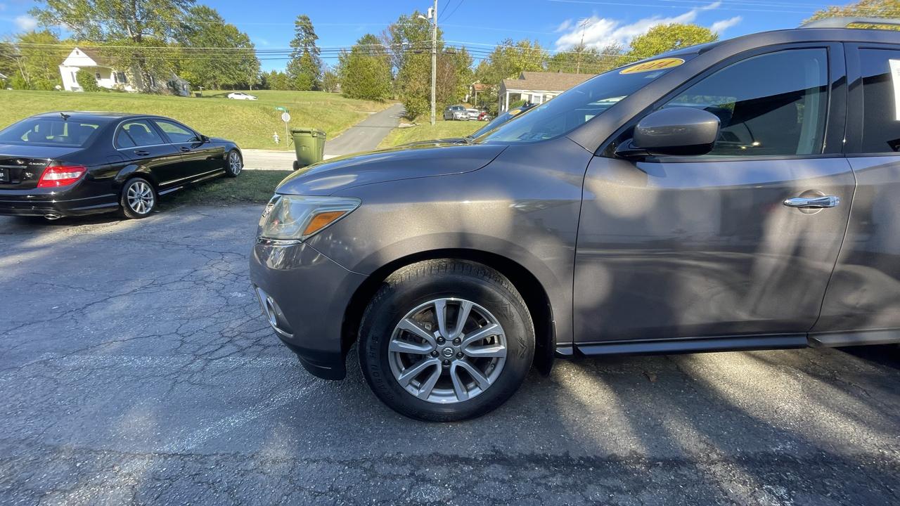 Nissan Pathfinder SV 4WD 2014