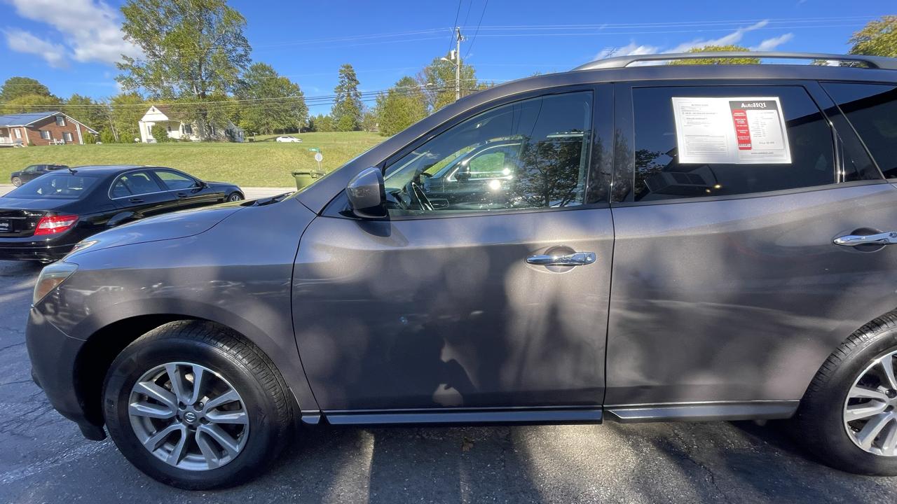 Nissan Pathfinder SV 4WD 2014