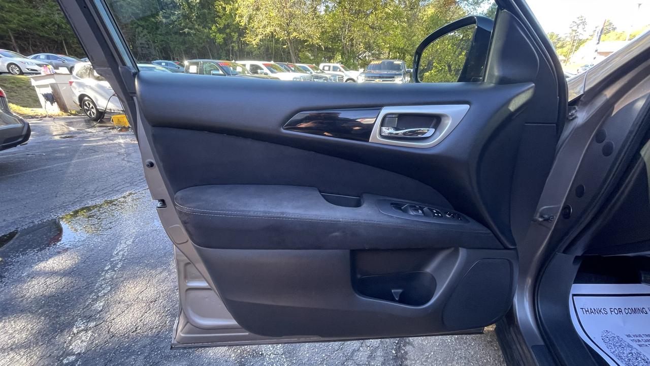 Nissan Pathfinder SV 4WD 2014