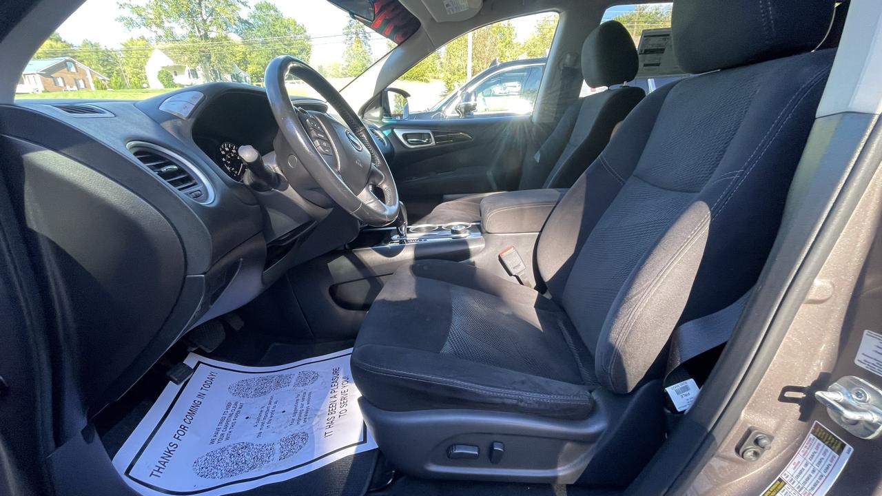 Nissan Pathfinder SV 4WD 2014