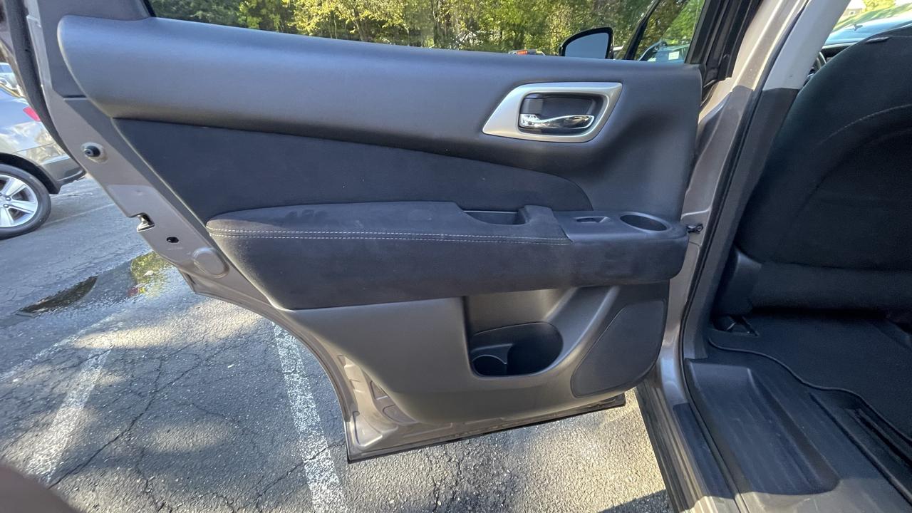 Nissan Pathfinder SV 4WD 2014