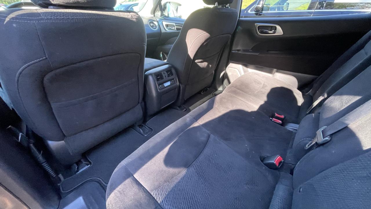 Nissan Pathfinder SV 4WD 2014