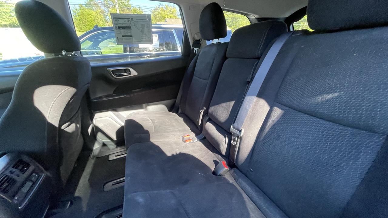 Nissan Pathfinder SV 4WD 2014
