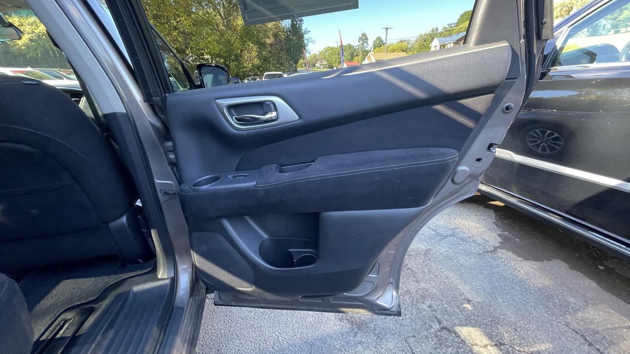Nissan Pathfinder SV 4WD 2014