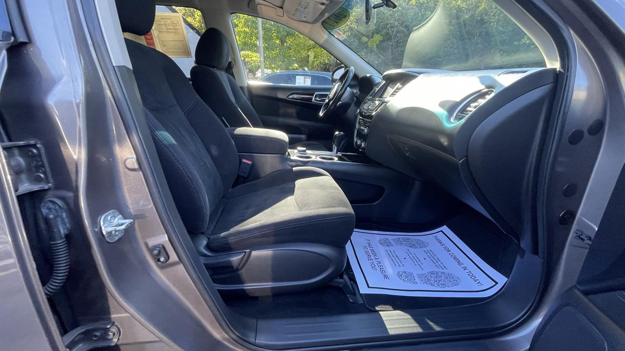 Nissan Pathfinder SV 4WD 2014