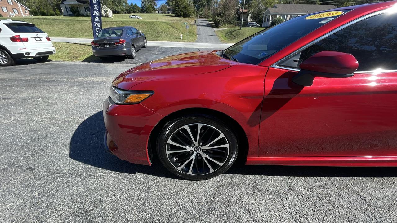 Toyota Camry SE 2019