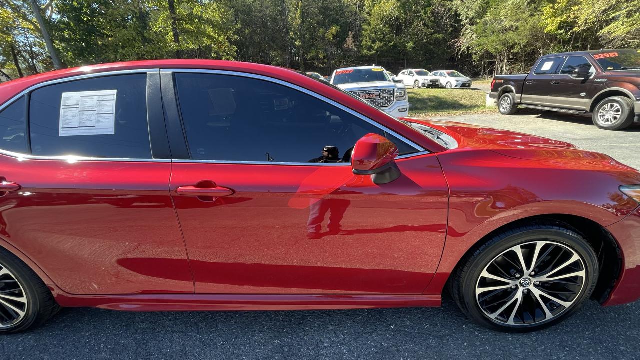 Toyota Camry SE 2019