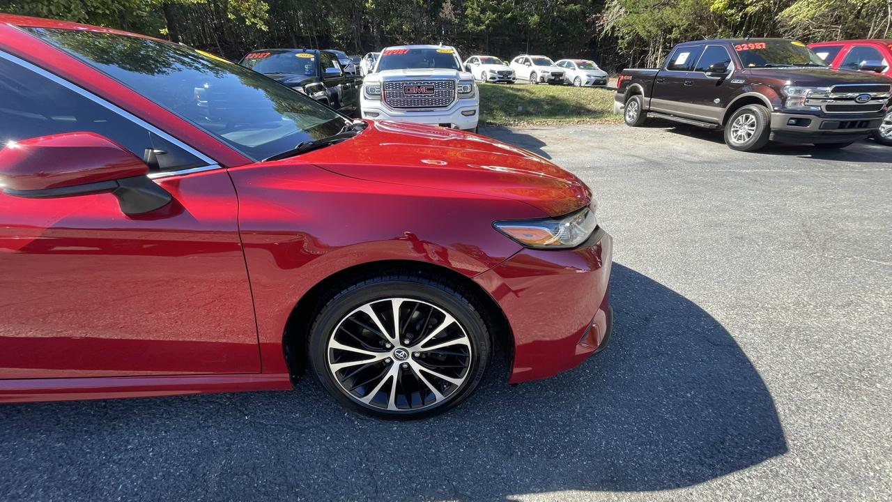 Toyota Camry SE 2019