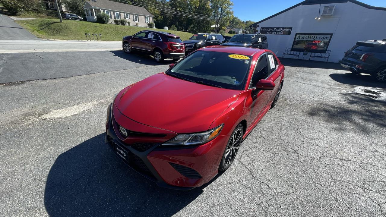 Toyota Camry SE 2019