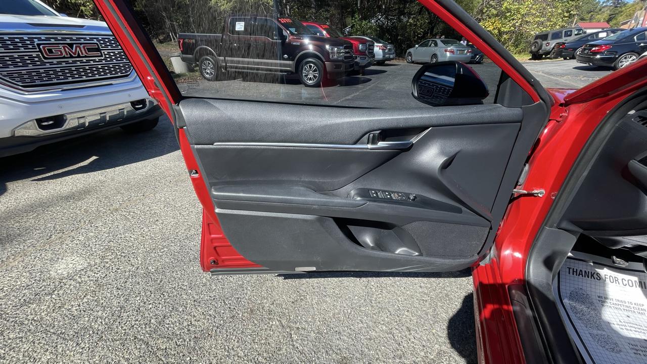Toyota Camry SE 2019