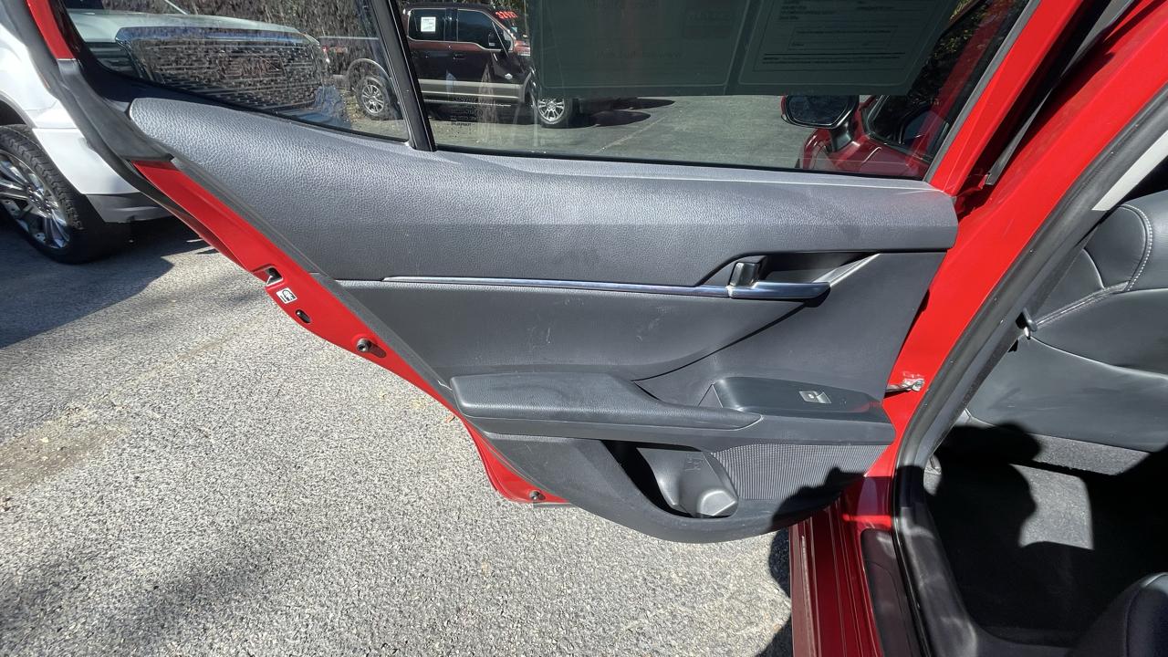 Toyota Camry SE 2019