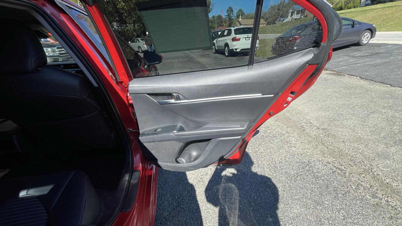 Toyota Camry SE 2019