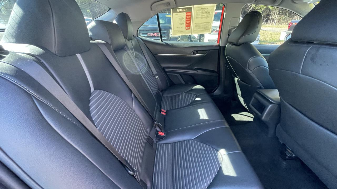 Toyota Camry SE 2019