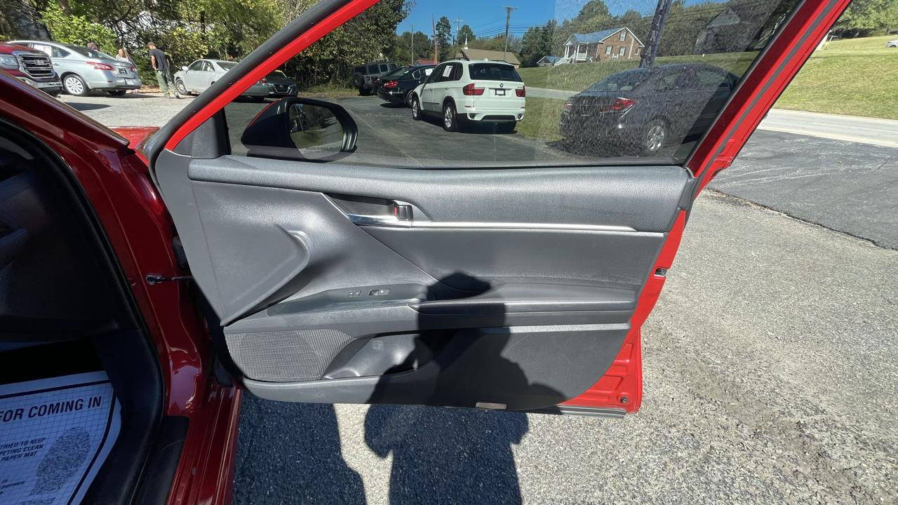 Toyota Camry SE 2019
