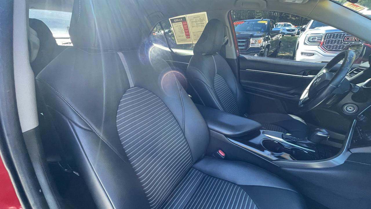 Toyota Camry SE 2019
