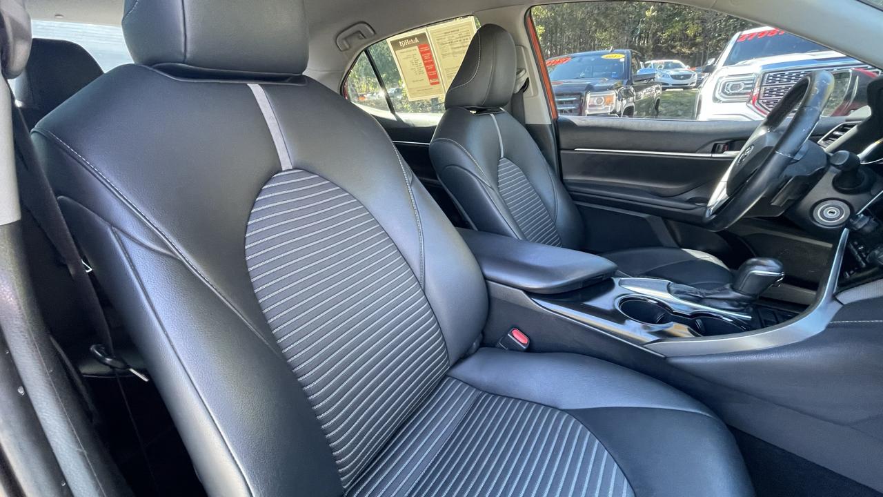 Toyota Camry SE 2019
