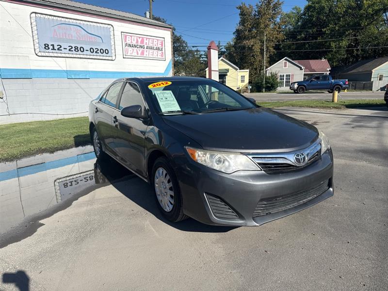 2012 Toyota Camry SE photo 2