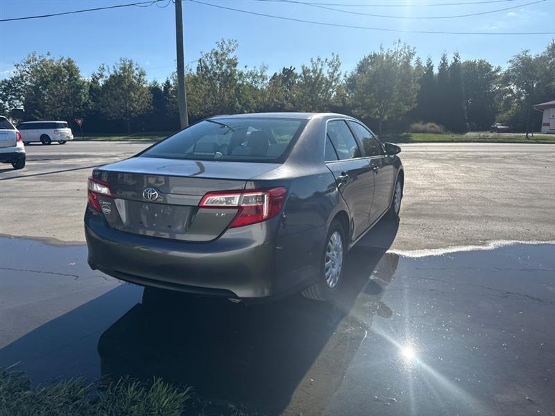 2012 Toyota Camry SE photo 4