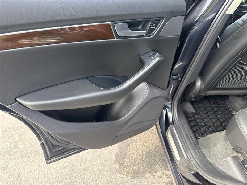 Audi Q5 2.0 quattro Premium 2012 Audi Q5 2.0 quattro Premium 2012