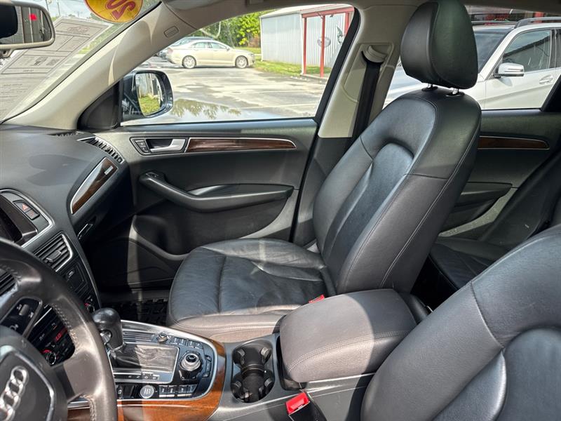 Audi Q5 2.0 quattro Premium 2012 Audi Q5 2.0 quattro Premium 2012