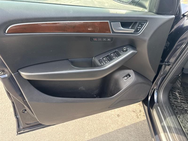 Audi Q5 2.0 quattro Premium 2012 Audi Q5 2.0 quattro Premium 2012