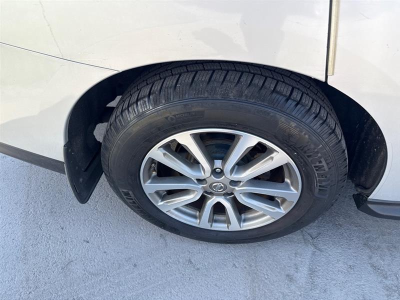 2014 Nissan Pathfinder S photo 3