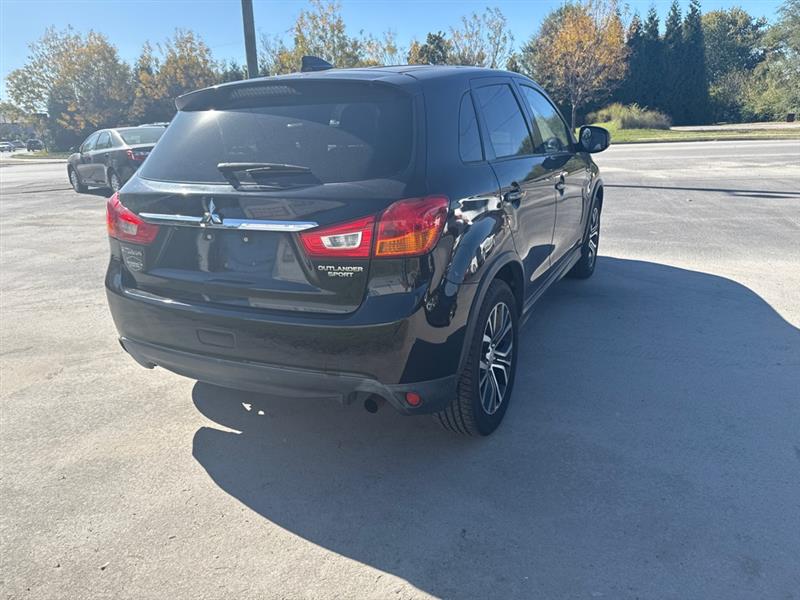 Mitsubishi Outlander Sport 2.0 ES 5M 2019 Mitsubishi Outlander Sport 2.0 ES 5M 2019